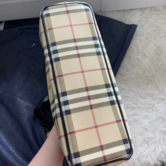 Burberry tote - Picture 3 of 7